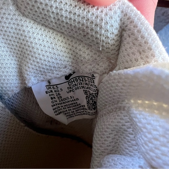 Nike Waffle White and Black Sneakers - Picture 8 of 9